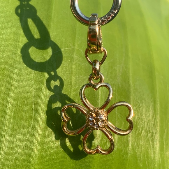 Fossil clover charm - Picture 11 of 15